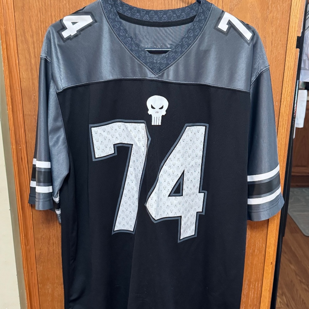 Marvel The Punisher Jersey sz XL